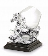 картинка Набор для коньяка в подарочной упаковке: бокал на подставке в виде лошади, стекло, посеребренный металл Chinelli магазин «Аура Дома»