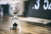 Статуэтка декоративная Песочные часы, выс. 16 см PHILIPPI  магазин «Аура Дома»